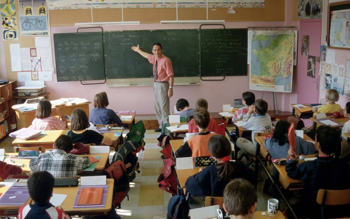 Teacher teaching students