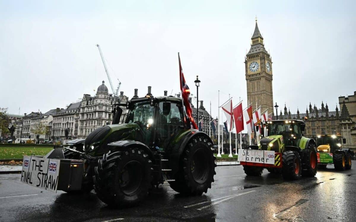 13,000 Farmers Rally Fiercely Against Controversial Inheritance Tax Changes