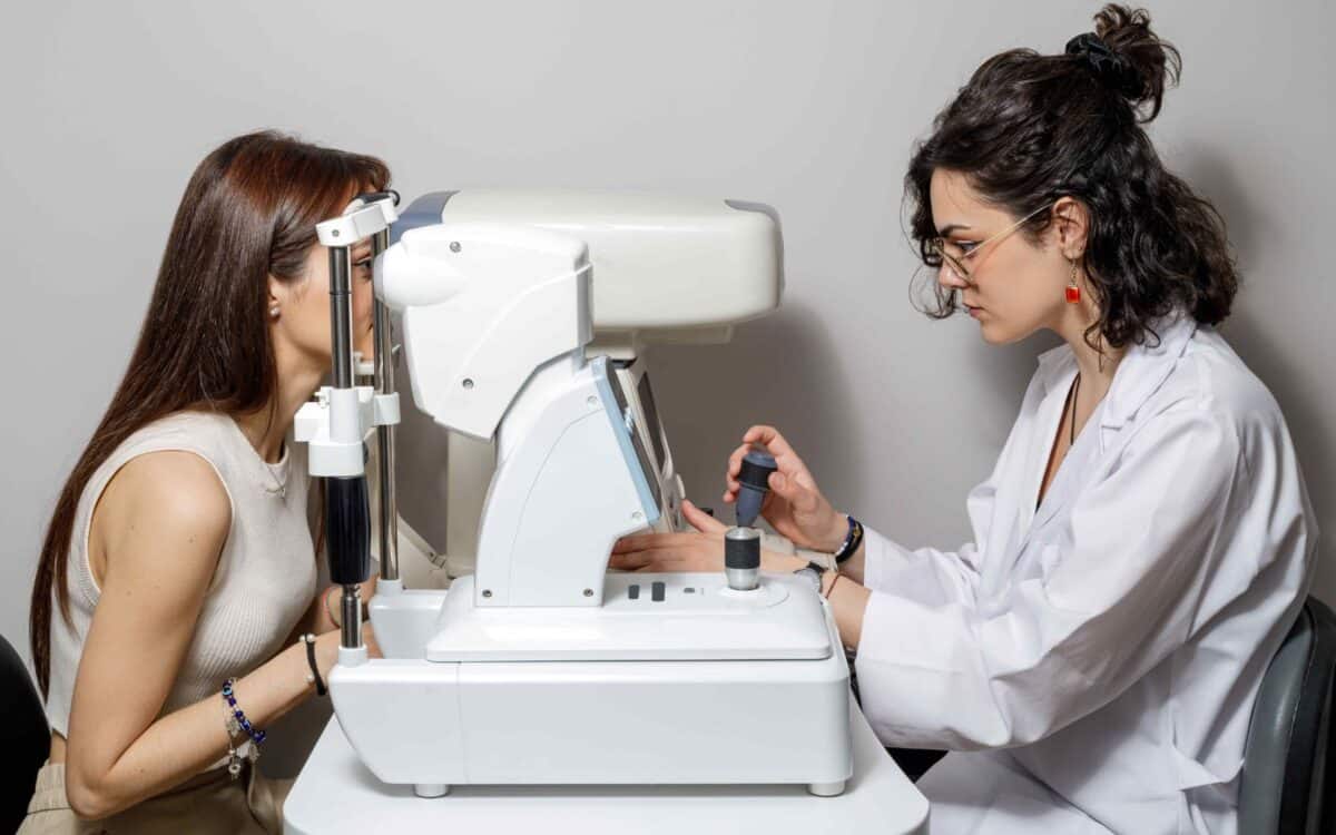 DWP-woman undergoing an eye examination