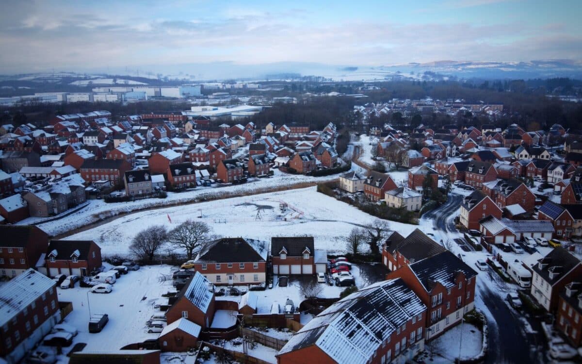 Met Office -snow-covered residential area in the UK