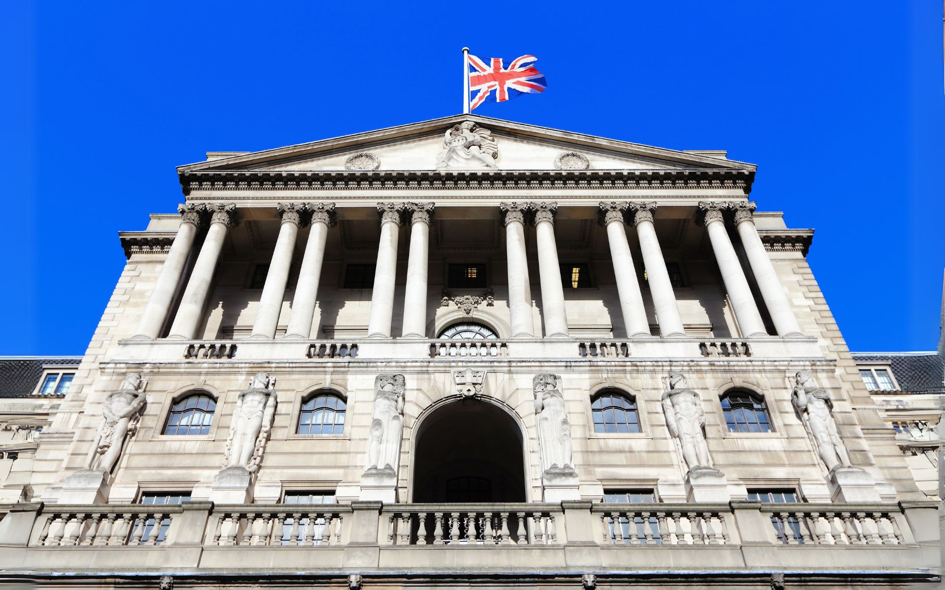 Bank of England Urges Caution on Interest Rate Cuts Amid Inflation Risks