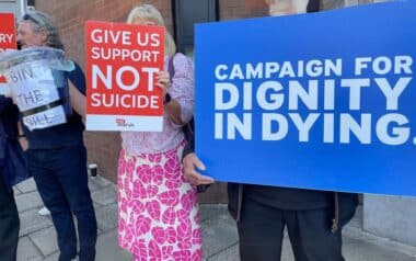 Health Secretary Maintains Opposition to Assisted Dying Bill as Debate Resumes