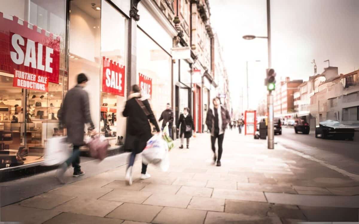 UK Economy Grows Faster Than Expected, but Trade Uncertainties Loom