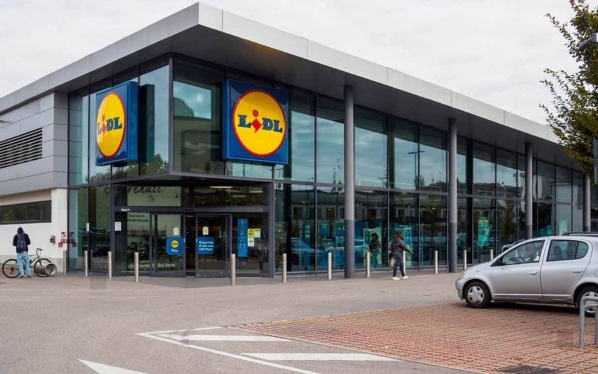 Lidl store front