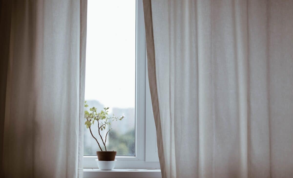 UK temperature rise warning curtains closed