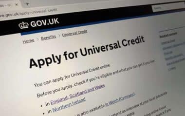 The GOV.UK website showing the online application page for Universal Credit