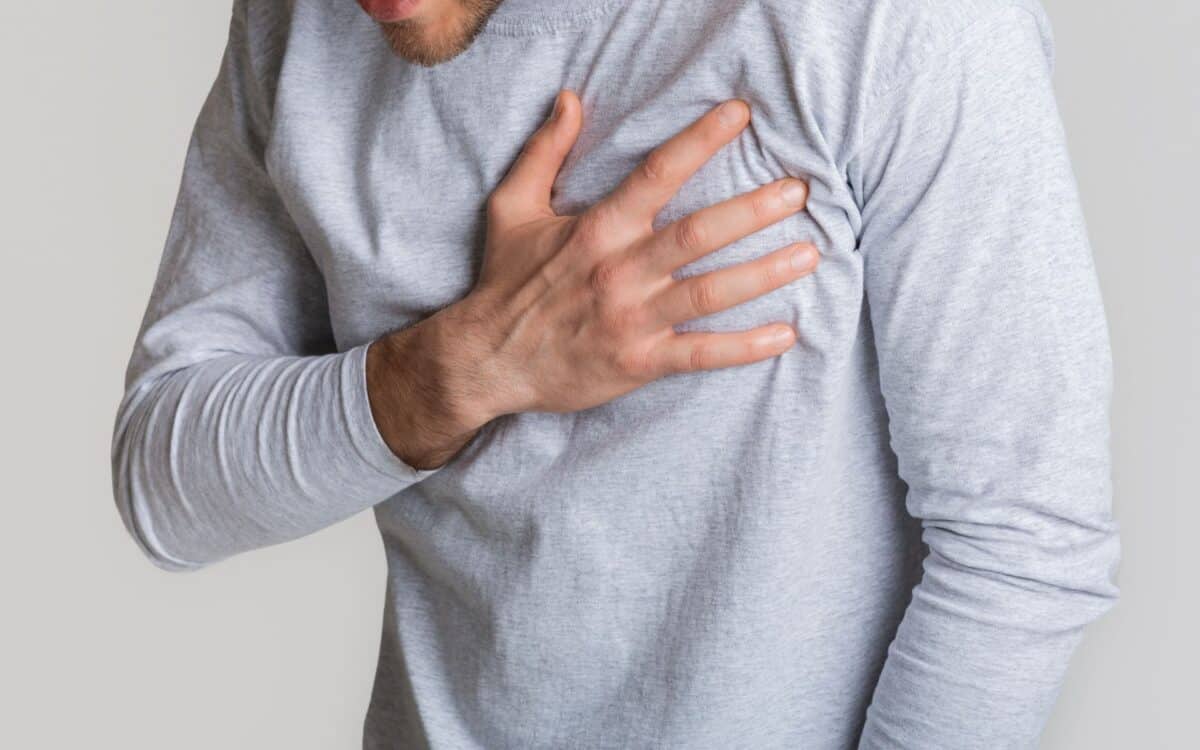 Man suffers from chest pain