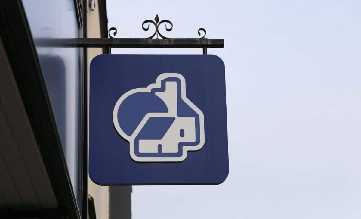 Nationwide Slashes Savings