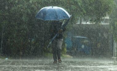UK heavy rainfall flood warning