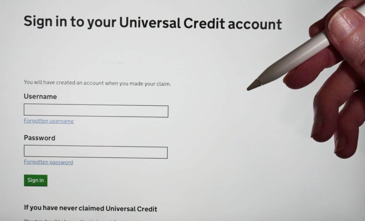 Universal Credit payments slash
