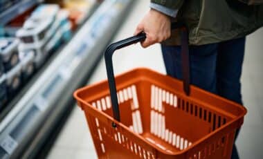 Inflation Slowdown Hides Deeper Trouble in UK Shops as Discounts Surge