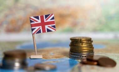 UK Growth Downgraded Again as Middle East Tensions Hit Consumer Confidence