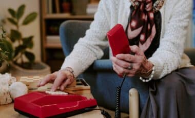 Why Millions Are Replacing Their Landline Before Britain’s 2027 Deadline
