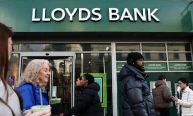 This New Lloyds Savings Account Pays 8% — But Not Everyone Can Open It