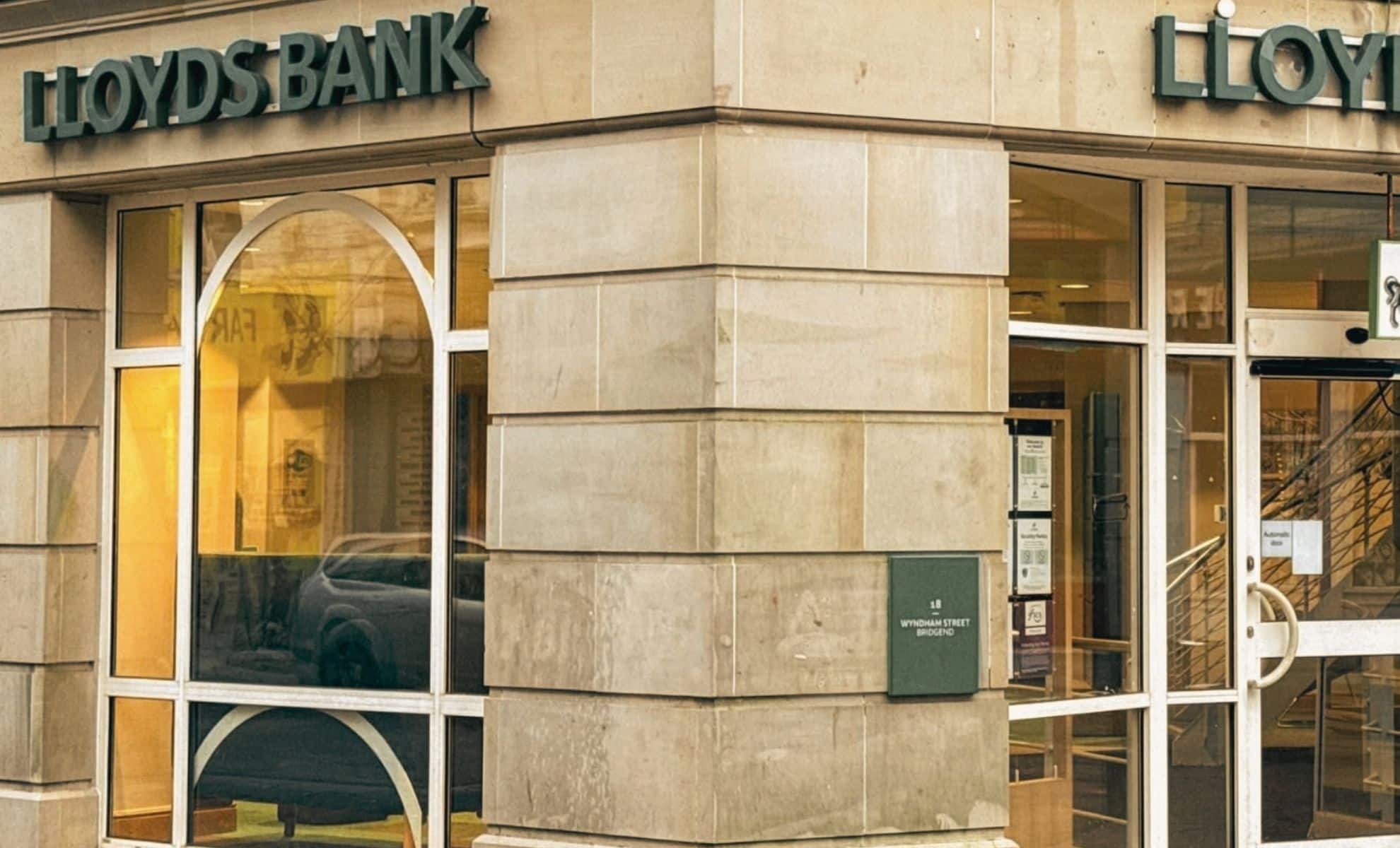 Full List of Lloyds and Halifax Bank Closures Released as October Shutdowns Begin