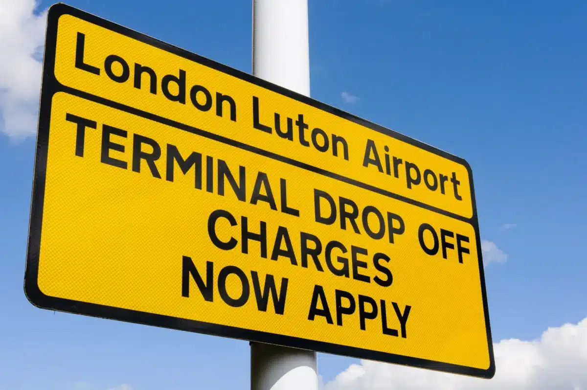 Sign at the entrance of Luton Airport informing motorists that terminal drop-off charges are now in effect. Credit: Alamy