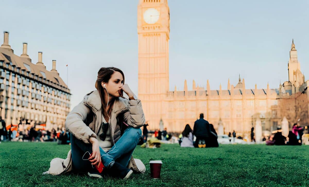 UK : Depressed Woman Outside Listening To Music