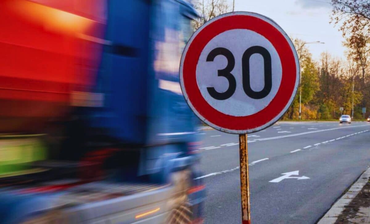 Welsh Government to Reintroduce 30mph Road Speed Limit by End of 2024