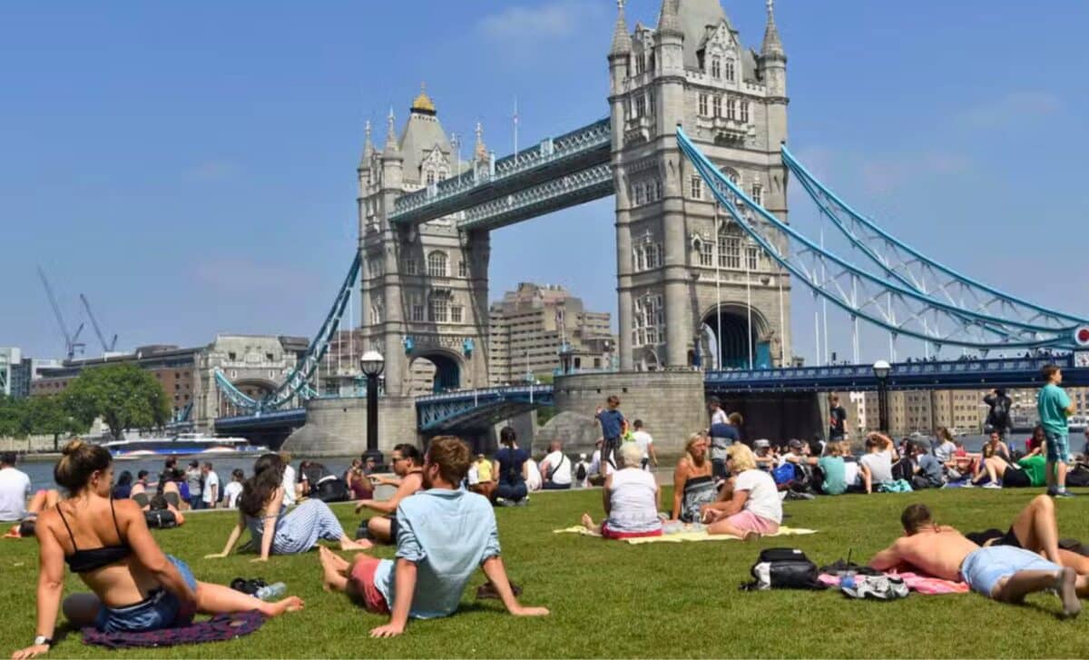 Uk Weather Set For Hottest Day Of The Year With Temperatures Close To 30°c