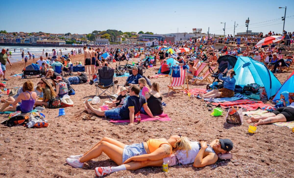 Uk Weather Britons Brace For 26°c Heatwave 5 Cities To Beat The Heat