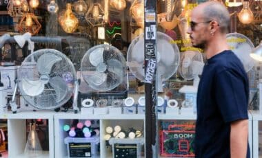 Drawbacks Of Using Fans In Extreme Heat As Weather Maps Hit 32°c