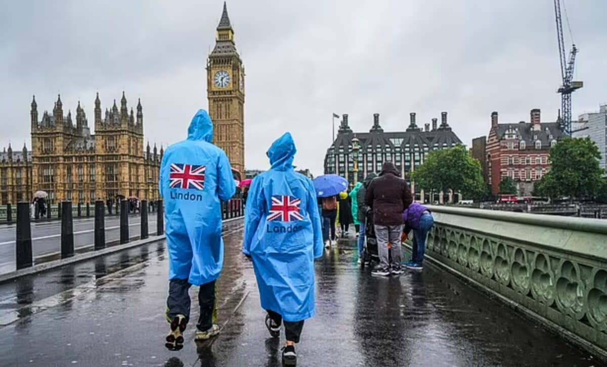 Weather Warning Thunderstorms And Heavy Rain To Hit Wales, England, And Scotland