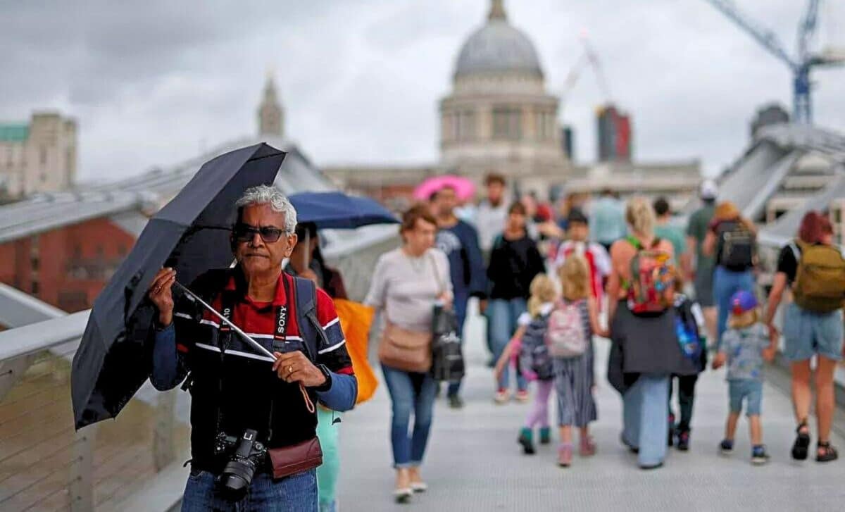 Uk Weather Fluctuates Between Cool And Warm As August Ends