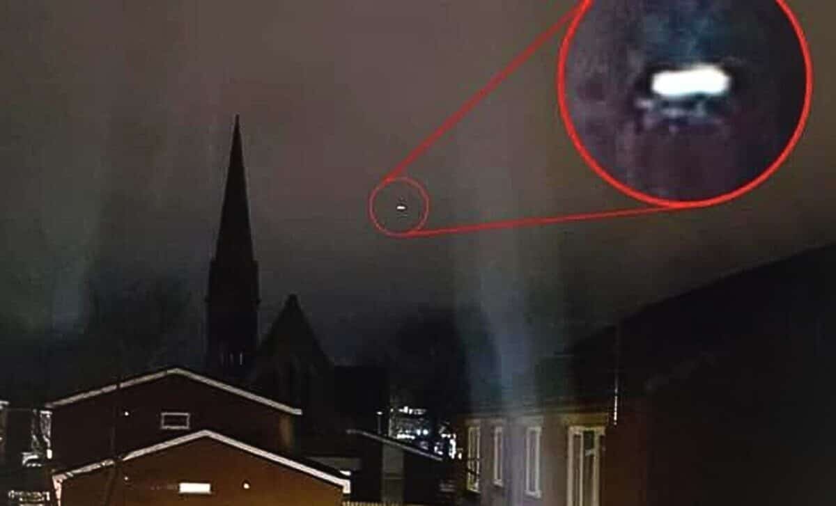 Unexplained Ufo Phenomena Over Manchester