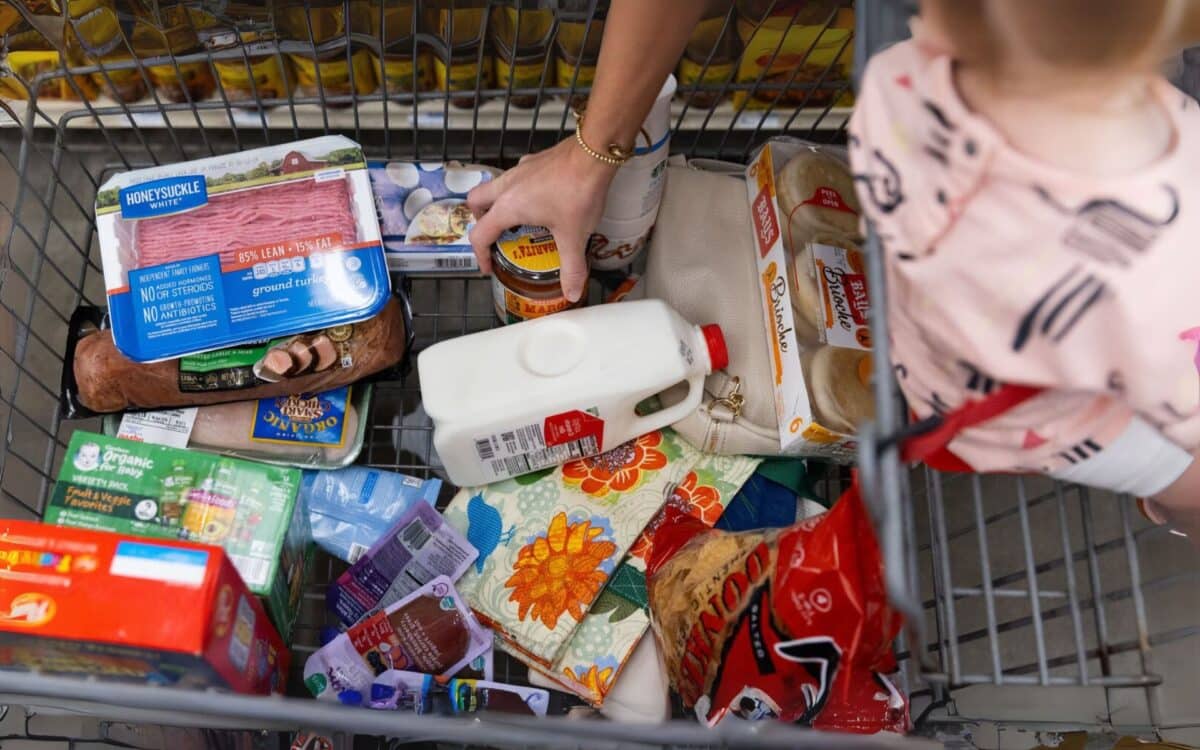 Us Consumers Stockpile Goods Amid Fears of Trump’s New Tariffs