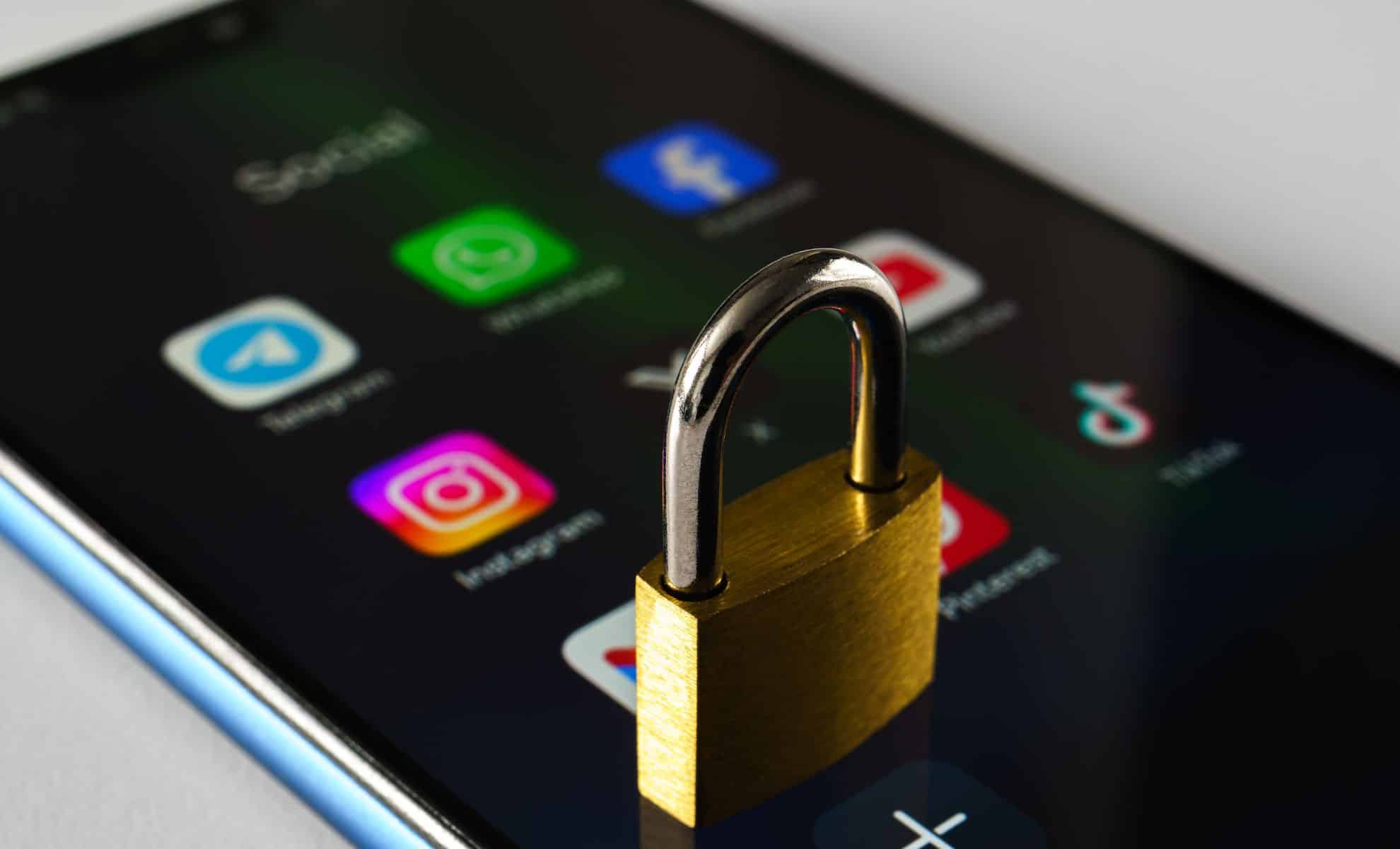 US Cellphone ban in schools