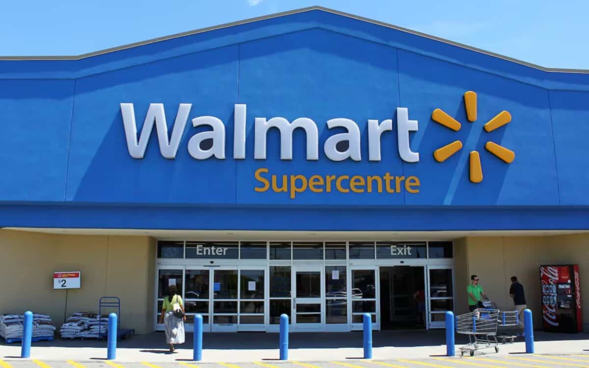 The front of a Walmart Supercentre store