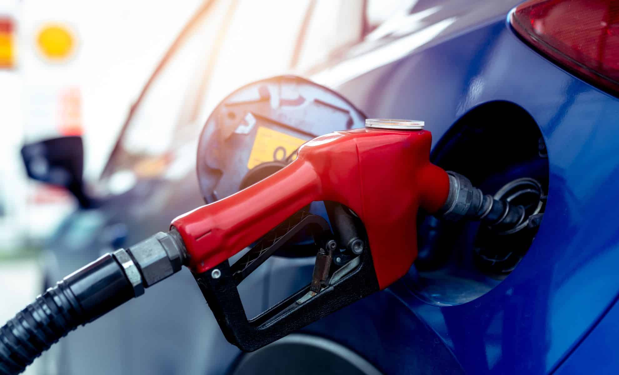 US gas prices drop