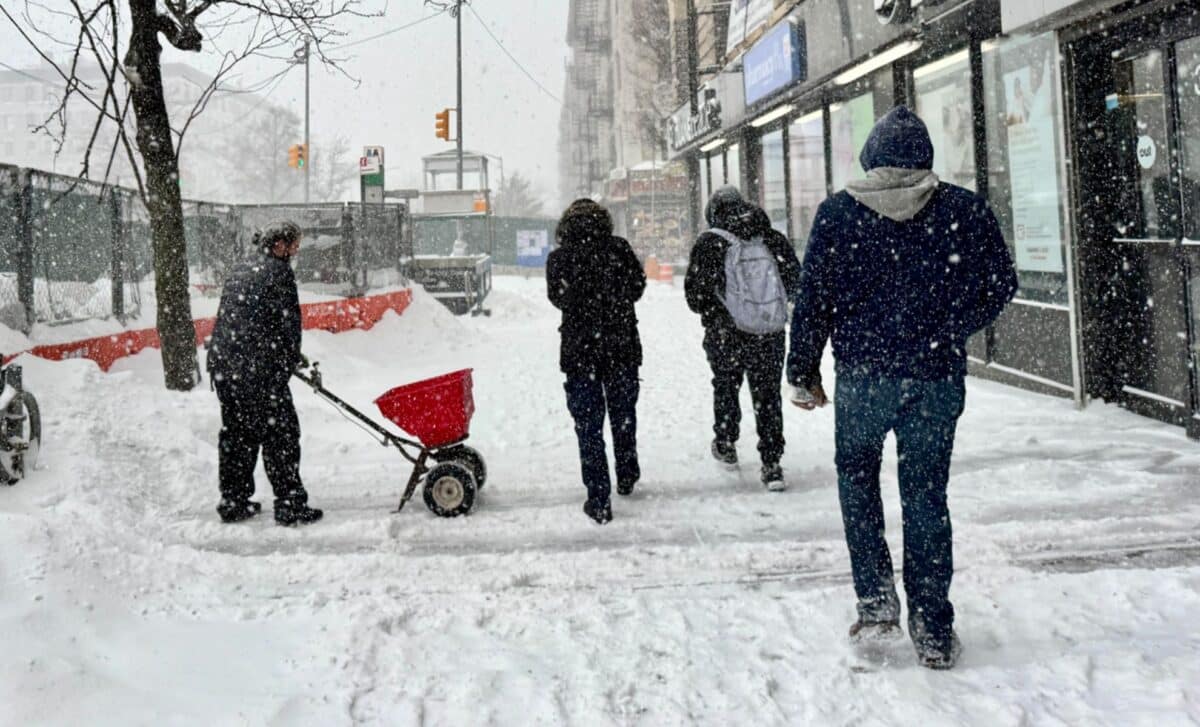 New York snow shovelers demand