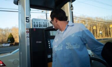 Oil Prices Just Crashed 15% Overnight, Here's What It Means for Your Gas Bill