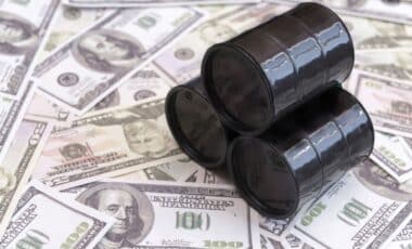 Oil Climbs as Uncertainty Deepens over Blocked Strait of Hormuz