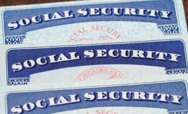 Retirees Brace for April 15 Payment, Hereβs Whatβs Really Coming