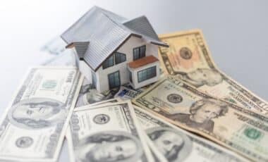 US Housing Market Slumps: Buyers Disappear as Rates Bite Hard
