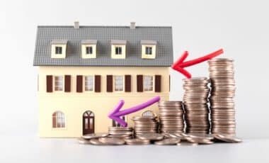 U.S. Housing Market Faces Biggest Price Drop in 9 Years, Cities Reel Under Pressure