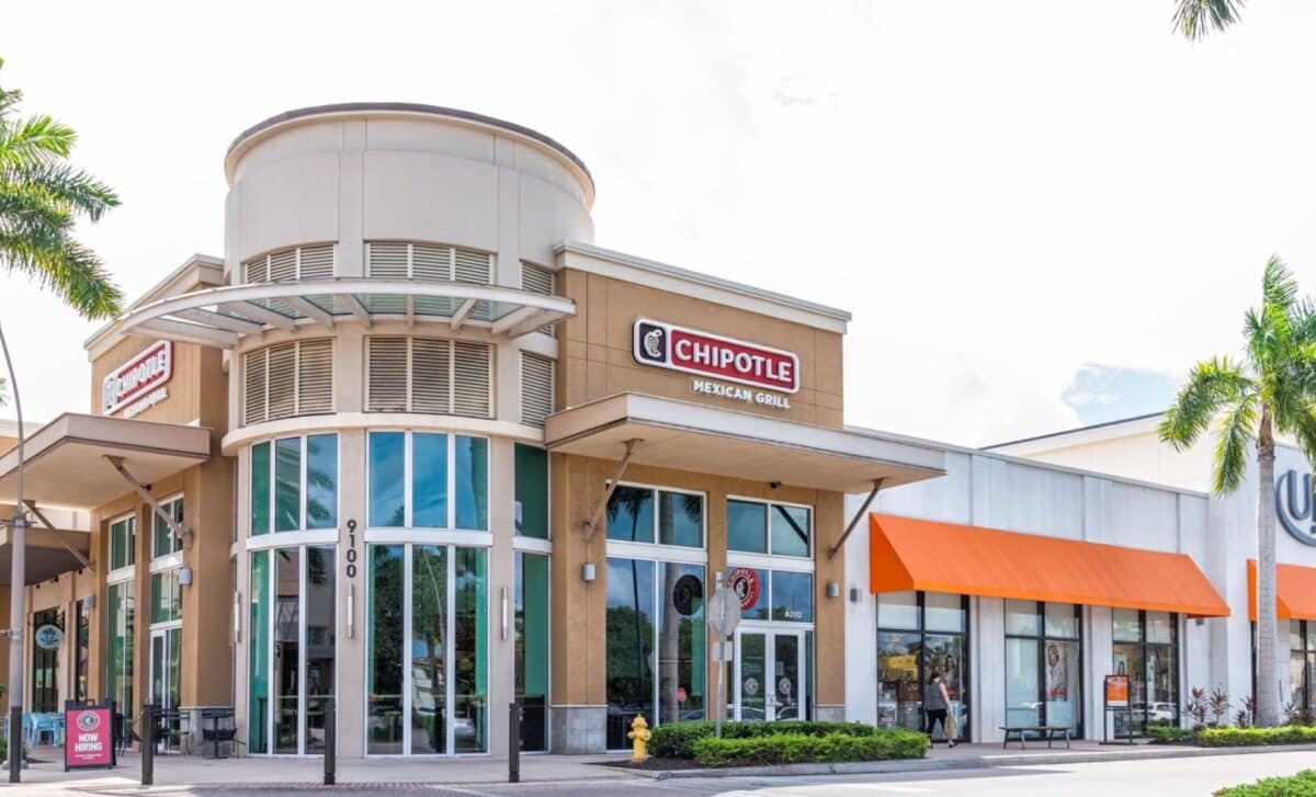 Chipotle Pulls Key Ingredient Nationwide as Salmonella Investigation Deepens