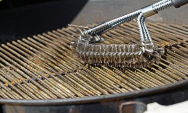 Grill brush