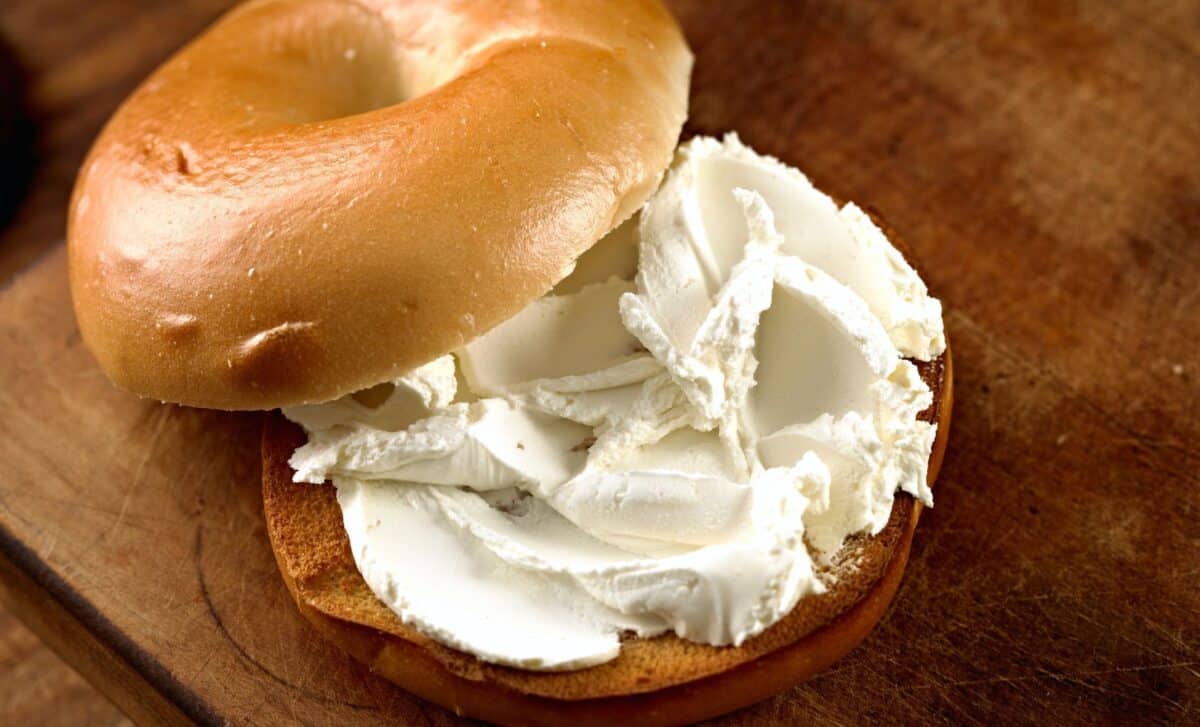 Bagel with cream cheese