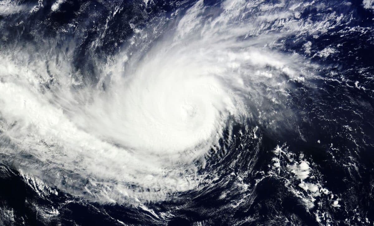 Hurricane Lowell Hits Hawaii With 100 Mph Winds as Thousands Lose Power and Millions Face Warnings