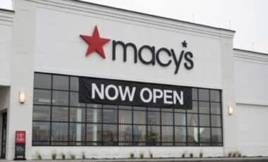 Macy’s Shoppers Warned as New Holiday Return Rules Take Effect