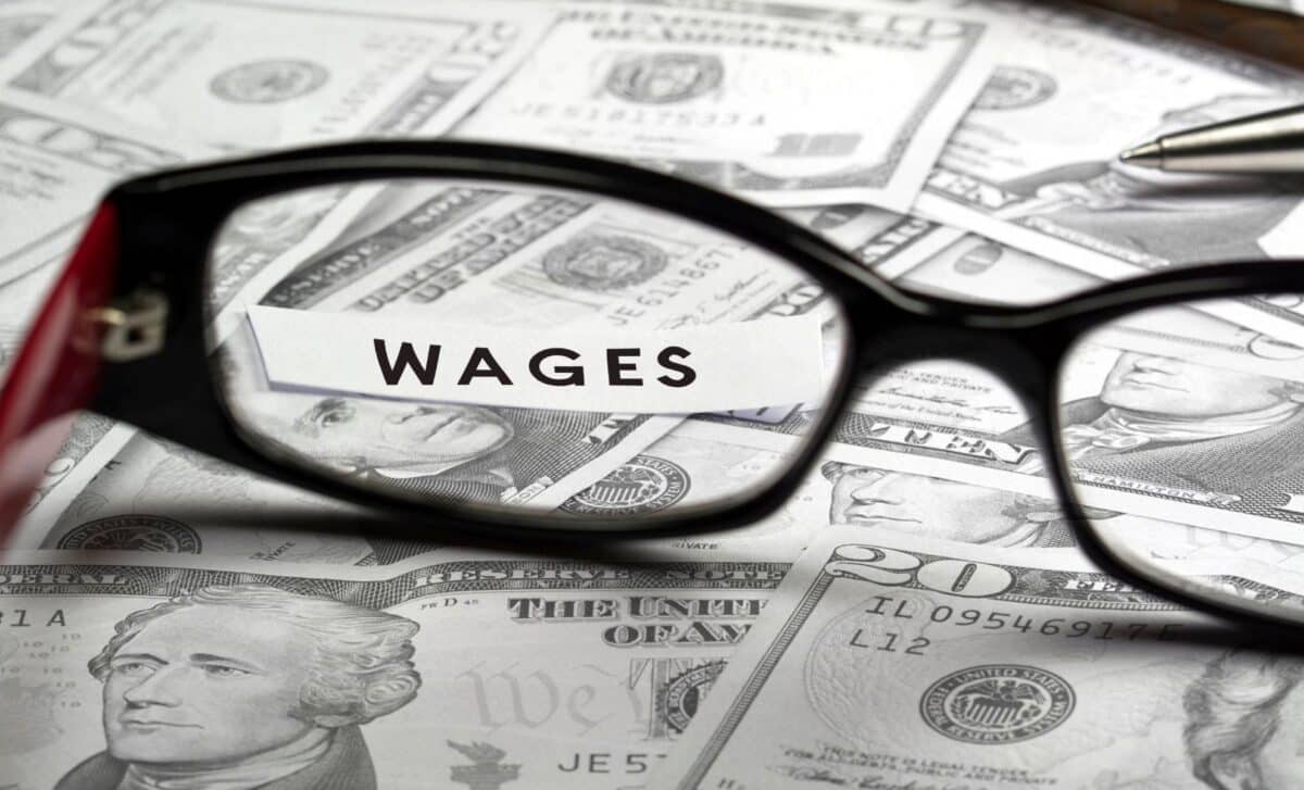 $15 Minimum Wage Confirmed: Workers To Get A Major Pay Rise In January